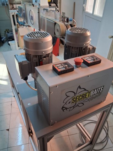 Masina de Rulat Boilies 20mm, 24mm cu taietor automat